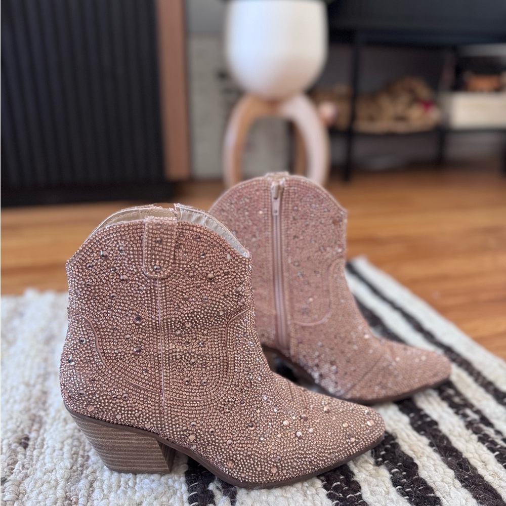 Matisse Harlow Western Rhinestone Booties • Size 7.5 • Excellent Condition - Picture 4 of 9